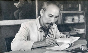 President Ho’s images in revolutionary songs